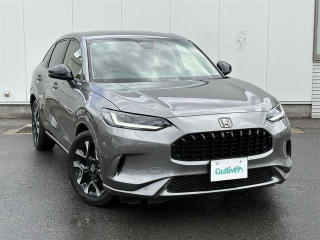 ホンダ ＺＲ－Ｖ ハイブリッド e:HEV Z 福岡県 2024(令6)年 0.5万km スーパープラチナグレーメタリック マルチビューカメラシステム/ホンダコネクトディスプレー(9インチワイドディスプレイ/AppleCarPlay/AndroidAuto/Bluetooth/インターナビ/地デジTV/AM/FM/ハンズフリー機能/先読みエコアシスト)/ブラインドスポットモニター/ホンダセンシング(衝突軽減ブレーキ/誤発進抑制/後方誤発進抑制/近距離衝突軽減ブレーキ/歩行者事故低減ステアリング/路外逸脱抑制/渋滞追従機能付アダプティブクルーズコントロール/車線維持支援システム/トラフィックジャムアシスト/先行車発進お知らせ/標識認識/オートハイビーム/ブラインドスポットインフォメーション/パーキングセンサーシステム/後退出庫サポート)/ETC2.0/ドライブレコーダー/ステアリングヒーター/シートヒーター(前席)/ワイヤレス充電器/パワーバックドア/ステアリングスイッチ/パドルシフト/パワーシート(前席)/ドライビングポジションシステム(運転席)/LEDヘッドランプ/アクティブコーナーリングライト/ダウンサス(RSR(Ti2000))/スペアキー