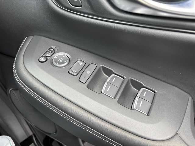 ホンダ ＺＲ－Ｖ ハイブリッド e:HEV Z 福岡県 2024(令6)年 0.5万km スーパープラチナグレーメタリック マルチビューカメラシステム/ホンダコネクトディスプレー(9インチワイドディスプレイ/AppleCarPlay/AndroidAuto/Bluetooth/インターナビ/地デジTV/AM/FM/ハンズフリー機能/先読みエコアシスト)/ブラインドスポットモニター/ホンダセンシング(衝突軽減ブレーキ/誤発進抑制/後方誤発進抑制/近距離衝突軽減ブレーキ/歩行者事故低減ステアリング/路外逸脱抑制/渋滞追従機能付アダプティブクルーズコントロール/車線維持支援システム/トラフィックジャムアシスト/先行車発進お知らせ/標識認識/オートハイビーム/ブラインドスポットインフォメーション/パーキングセンサーシステム/後退出庫サポート)/ETC2.0/ドライブレコーダー/ステアリングヒーター/シートヒーター(前席)/ワイヤレス充電器/パワーバックドア/ステアリングスイッチ/パドルシフト/パワーシート(前席)/ドライビングポジションシステム(運転席)/LEDヘッドランプ/アクティブコーナーリングライト/ダウンサス(RSR(Ti2000))/スペアキー