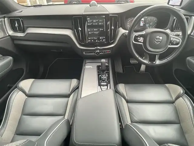 ボルボ ＸＣ６０ B6 AWD Rデザイン 静岡県 2020(令2)年 2.2万km オスミウムグレーM インテリセーフティ/衝突軽減ブレーキACC/レーンキープ BLIS/ハーフレザーシート シートヒーター /パノラマサンルーフ/Bowers＆Wilkinsサラウンド/ヘッドアップディスプレイ/ナビフルセグTVBluetooth CarPlay対応/全方位カメラ/パワーバックドア /21インチアルミホイール /DSRCETC