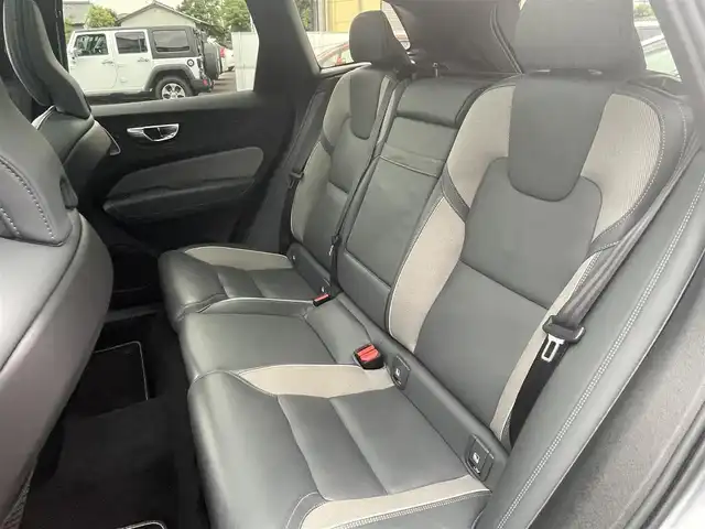 ボルボ ＸＣ６０ B6 AWD Rデザイン 静岡県 2020(令2)年 2.2万km オスミウムグレーM インテリセーフティ/衝突軽減ブレーキACC/レーンキープ BLIS/ハーフレザーシート シートヒーター /パノラマサンルーフ/Bowers＆Wilkinsサラウンド/ヘッドアップディスプレイ/ナビフルセグTVBluetooth CarPlay対応/全方位カメラ/パワーバックドア /21インチアルミホイール /DSRCETC