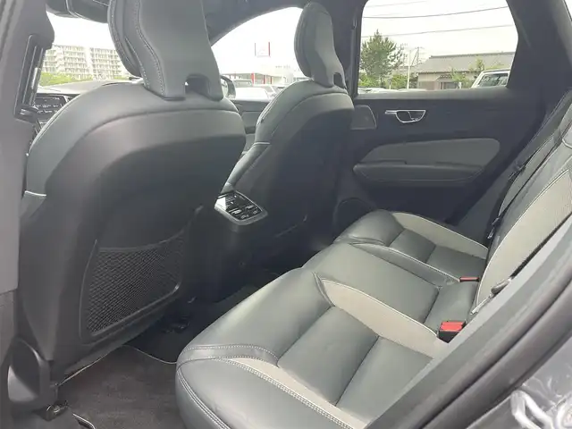 ボルボ ＸＣ６０ B6 AWD Rデザイン 静岡県 2020(令2)年 2.2万km オスミウムグレーM インテリセーフティ/衝突軽減ブレーキACC/レーンキープ BLIS/ハーフレザーシート シートヒーター /パノラマサンルーフ/Bowers＆Wilkinsサラウンド/ヘッドアップディスプレイ/ナビフルセグTVBluetooth CarPlay対応/全方位カメラ/パワーバックドア /21インチアルミホイール /DSRCETC