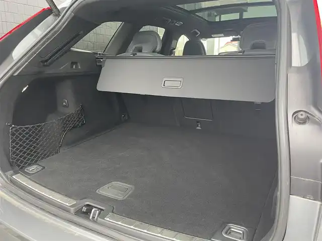 ボルボ ＸＣ６０ B6 AWD Rデザイン 静岡県 2020(令2)年 2.2万km オスミウムグレーM インテリセーフティ/衝突軽減ブレーキACC/レーンキープ BLIS/ハーフレザーシート シートヒーター /パノラマサンルーフ/Bowers＆Wilkinsサラウンド/ヘッドアップディスプレイ/ナビフルセグTVBluetooth CarPlay対応/全方位カメラ/パワーバックドア /21インチアルミホイール /DSRCETC