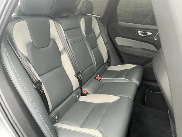 ボルボ ＸＣ６０ B6 AWD Rデザイン 静岡県 2020(令2)年 2.2万km オスミウムグレーM インテリセーフティ/衝突軽減ブレーキACC/レーンキープ BLIS/ハーフレザーシート シートヒーター /パノラマサンルーフ/Bowers＆Wilkinsサラウンド/ヘッドアップディスプレイ/ナビフルセグTVBluetooth CarPlay対応/全方位カメラ/パワーバックドア /21インチアルミホイール /DSRCETC