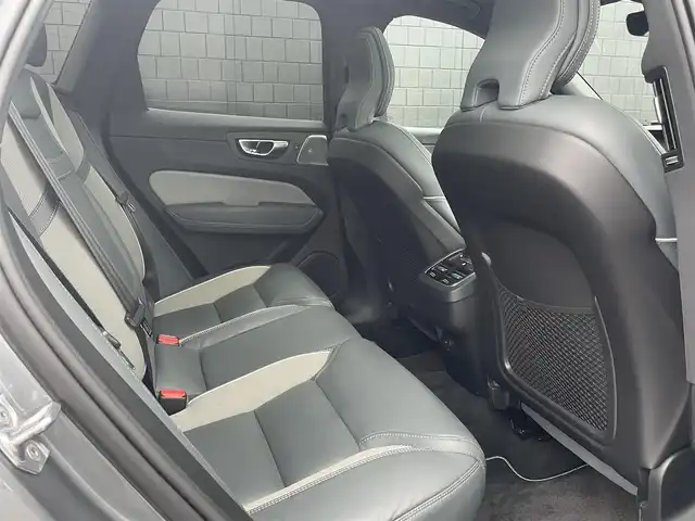 ボルボ ＸＣ６０ B6 AWD Rデザイン 静岡県 2020(令2)年 2.2万km オスミウムグレーM インテリセーフティ/衝突軽減ブレーキACC/レーンキープ BLIS/ハーフレザーシート シートヒーター /パノラマサンルーフ/Bowers＆Wilkinsサラウンド/ヘッドアップディスプレイ/ナビフルセグTVBluetooth CarPlay対応/全方位カメラ/パワーバックドア /21インチアルミホイール /DSRCETC