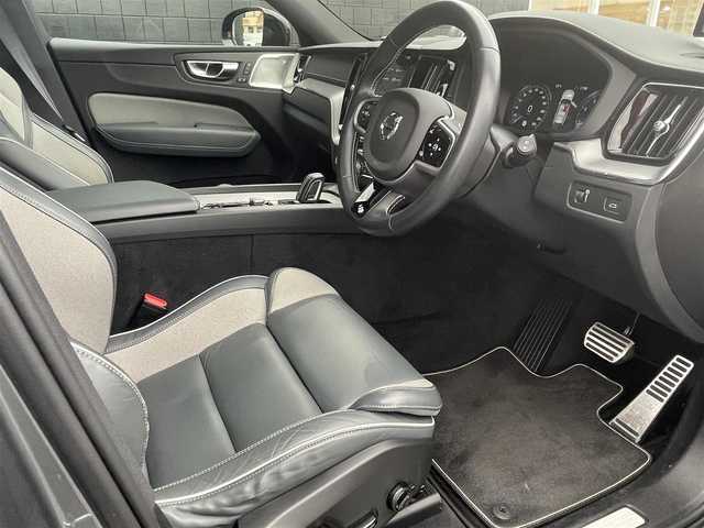 ボルボ ＸＣ６０ B6 AWD Rデザイン 静岡県 2020(令2)年 2.2万km オスミウムグレーM インテリセーフティ/衝突軽減ブレーキACC/レーンキープ BLIS/ハーフレザーシート シートヒーター /パノラマサンルーフ/Bowers＆Wilkinsサラウンド/ヘッドアップディスプレイ/ナビフルセグTVBluetooth CarPlay対応/全方位カメラ/パワーバックドア /21インチアルミホイール /DSRCETC