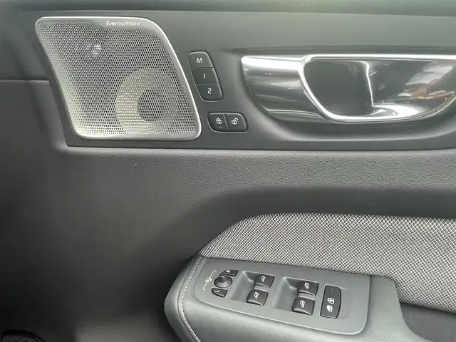 ボルボ ＸＣ６０ B6 AWD Rデザイン 静岡県 2020(令2)年 2.2万km オスミウムグレーM インテリセーフティ/衝突軽減ブレーキACC/レーンキープ BLIS/ハーフレザーシート シートヒーター /パノラマサンルーフ/Bowers＆Wilkinsサラウンド/ヘッドアップディスプレイ/ナビフルセグTVBluetooth CarPlay対応/全方位カメラ/パワーバックドア /21インチアルミホイール /DSRCETC