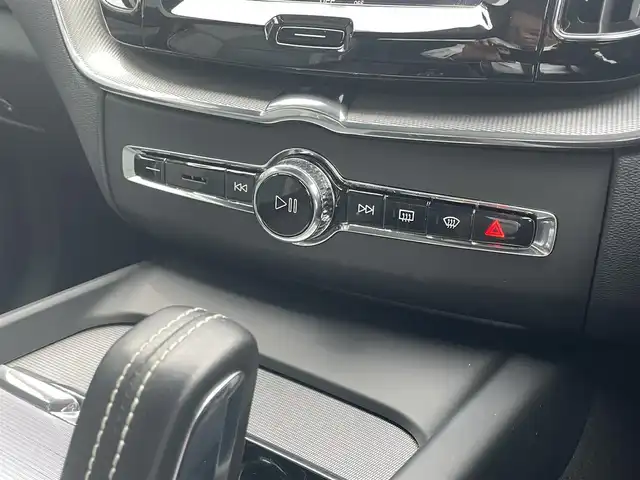 ボルボ ＸＣ６０ B6 AWD Rデザイン 静岡県 2020(令2)年 2.2万km オスミウムグレーM インテリセーフティ/衝突軽減ブレーキACC/レーンキープ BLIS/ハーフレザーシート シートヒーター /パノラマサンルーフ/Bowers＆Wilkinsサラウンド/ヘッドアップディスプレイ/ナビフルセグTVBluetooth CarPlay対応/全方位カメラ/パワーバックドア /21インチアルミホイール /DSRCETC