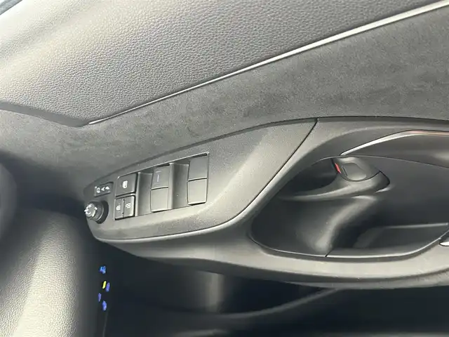 トヨタ ヤリスクロス ハイブリッド GRスポーツ 愛知県 2023(令5)年 1.5万km ブラックマイカ GRスポーツ仕様車　/　　・専用ラジエーターグリル/　　・専用リアバンパーロアカバー/　　・専用18インチアルミホイール/　　・ブレーキキャリパー/　　・専用エンブレム/　　・専用本革巻ステアリングホイール/　　・フロントコンソール/　　・専用本革巻シフトノブ/　　・専用スポーティシート/　　・アルミペダル/　　・専用スマートキー/　　・専用剛性アップパーツ/　　・専用サスペンション/　　・電動パワーステアリング制御/　　・専用パワートレーン制御/　　・ドライブシャフト/ドライブレコーダー/ステアリングリモコン/ステアリングヒーター/ビルトインETC/純正ディスプレイオーディオ/パノラミックビューモニター/トヨタセーフティセンス/　　・プリクラッシュセーフティ/　　・レーントレーシングアラート/　　・レーダークルーズコントロール/　　・オートマチックハイビーム/　　・ロードサインアシスト/BSM/パワーシート/シートヒーター/パワーバックドア