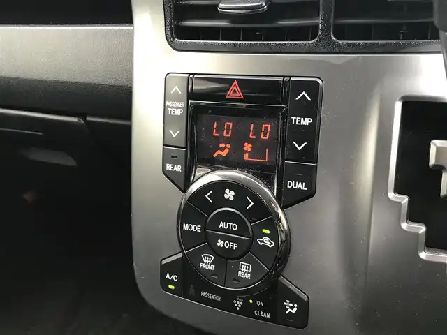 トヨタ ヴォクシー ZS 煌Ⅱ 富山県 2012(平24)年 5.7万km グレーメタリック 純正ナビ/フルセグTV/Bluetooth/バックカメラ/両側パワースライドドア/プッシュスタート/スマートキー/ETC/ステアリングスイッチ/革巻きステアリング/パドルシフト/オートライト/ウインカーミラー/フォグランプ