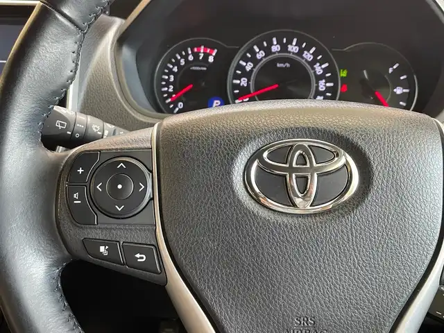 トヨタ ヴォクシー ZS 煌 岩手県 2018(平30)年 6.9万km ホワイトパールクリスタルシャイン ４WD　/両側パワースライドドア　/トヨタセーフティセンス/クルーズコントロール　/アイドリングストップ/MT付きAT/ETC2.0/ドライブレコーダー　/純正ナビ/クルーズコントロール/レーンアシスト　/ LEDヘットライト/プリクラッシュセーフティ　/純正１６インチアルミホイール　　/3列シート　/ステアリングスイッチ/ウォークスルー