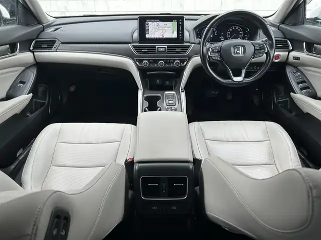 ホンダ アコード EX 栃木県 2020(令2)年 4.2万km プラチナホワイトパール ガラスルーフ/ロアースカート(フロント、サイド、リア)/エンジンスターター/寒冷地仕様/19インチ社外アルミホイール/純正メーカーナビ/[FM/AM/USB/ipod/BT]/フルセグテレビ/バックカメラ/衝突軽減ブレーキ/レーンキープアシスト/ブラインドスポットモニター/後方誤発進抑制/ヘッドアップディスプレイ/レーダークルーズコントロール/パドルシフト/コーナーセンサー/レザーシート/全席シートヒーター/DN席パワーシート/D席シートメモリー/ビルトインETC/純正フロアマット/電動格納ミラー/ドアバイザー/保証書/取扱説明書