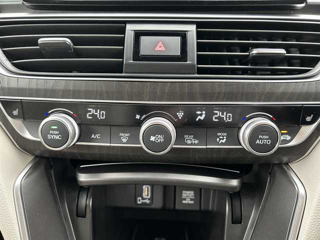 ホンダ アコード EX 栃木県 2020(令2)年 4.2万km プラチナホワイトパール ガラスルーフ/ロアースカート(フロント、サイド、リア)/エンジンスターター/寒冷地仕様/19インチ社外アルミホイール/純正メーカーナビ/[FM/AM/USB/ipod/BT]/フルセグテレビ/バックカメラ/衝突軽減ブレーキ/レーンキープアシスト/ブラインドスポットモニター/後方誤発進抑制/ヘッドアップディスプレイ/レーダークルーズコントロール/パドルシフト/コーナーセンサー/レザーシート/全席シートヒーター/DN席パワーシート/D席シートメモリー/ビルトインETC/純正フロアマット/電動格納ミラー/ドアバイザー/保証書/取扱説明書