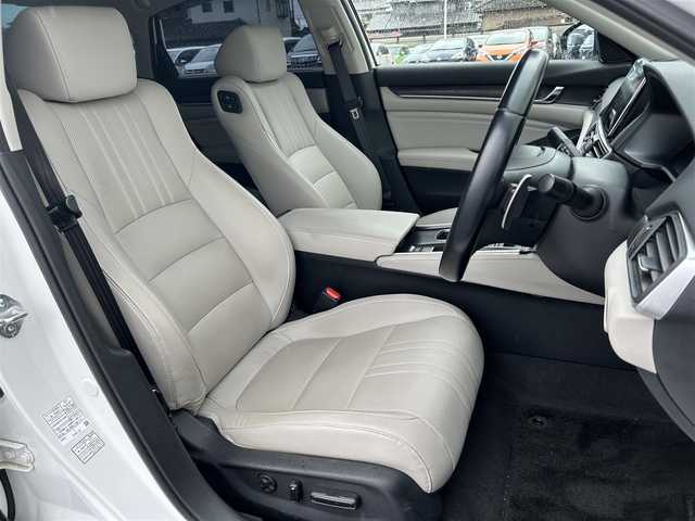 ホンダ アコード EX 栃木県 2020(令2)年 4.2万km プラチナホワイトパール ガラスルーフ/ロアースカート(フロント、サイド、リア)/エンジンスターター/寒冷地仕様/19インチ社外アルミホイール/純正メーカーナビ/[FM/AM/USB/ipod/BT]/フルセグテレビ/バックカメラ/衝突軽減ブレーキ/レーンキープアシスト/ブラインドスポットモニター/後方誤発進抑制/ヘッドアップディスプレイ/レーダークルーズコントロール/パドルシフト/コーナーセンサー/レザーシート/全席シートヒーター/DN席パワーシート/D席シートメモリー/ビルトインETC/純正フロアマット/電動格納ミラー/ドアバイザー/保証書/取扱説明書