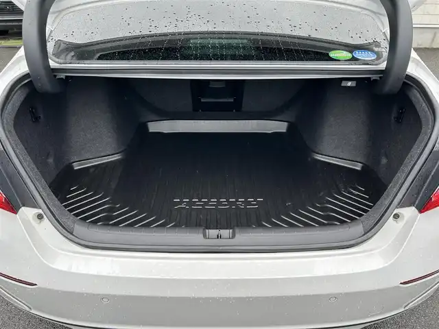 ホンダ アコード EX 栃木県 2020(令2)年 4.2万km プラチナホワイトパール ガラスルーフ/ロアースカート(フロント、サイド、リア)/エンジンスターター/寒冷地仕様/19インチ社外アルミホイール/純正メーカーナビ/[FM/AM/USB/ipod/BT]/フルセグテレビ/バックカメラ/衝突軽減ブレーキ/レーンキープアシスト/ブラインドスポットモニター/後方誤発進抑制/ヘッドアップディスプレイ/レーダークルーズコントロール/パドルシフト/コーナーセンサー/レザーシート/全席シートヒーター/DN席パワーシート/D席シートメモリー/ビルトインETC/純正フロアマット/電動格納ミラー/ドアバイザー/保証書/取扱説明書