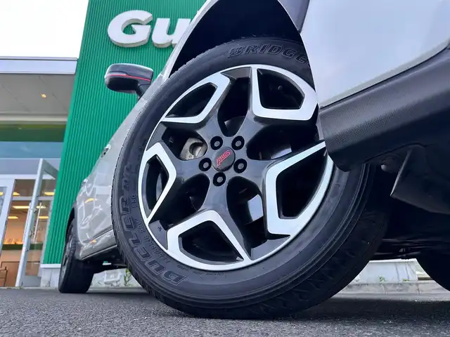 スバル インプレッサ ＸＶ 2．0i－S アイサイト 宮城県 2018(平30)年 7.7万km クリスタルホワイトP アドバンスドセイフティパッケージ/・リヤビークルディテクション/・ハイビームアシスト/＝＝＝/アイサイトVer.3/・プリクラッシュブレーキ/・全車速追従機能付クルーズコントロール/・アクティブレーンキープ/・AT誤発進/誤後進抑制制御/・ふらつき警報/・車線逸脱警報/・先行車発進お知らせ機能/純正8インチナビ（CN-LR830D）/・CD/DVD/・Bluetooth/・フルセグTV/バックカメラ/ETC/ドライブレコーダー/ハーフレザーシート/パワーシート/革巻きステアリング/パドルシフト/ステアリングスイッチ/電動パーキングブレーキ/X-MODE/LEDヘッドランプ/フォグランプ/オートライト/スマートキー＆プッシュスタート/電動格納ミラー/18インチAW/純正フロアマット/W/サイド/カーテン/ニーエアバッグ