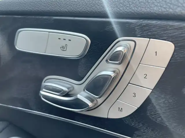 メルセデス・ベンツ Ｃ２２０ｄ ローレウスエディション 滋賀県 2019(令1)年 4.5万km ポーラホワイト 黒革シート/前席シートヒーター/前席パワーシート/レーダーセーフティパッケージ/アクティブブレーキアシスト/ACC/LKA/BSM/衝突軽減ブレーキ/純正ナビ/フルセグTV/BT/USB/バックカメラ/ドラレコ前後/パワーバックドア