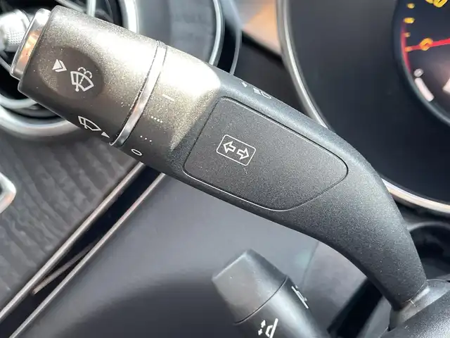 メルセデス・ベンツ Ｃ２２０ｄ ローレウスエディション 滋賀県 2019(令1)年 4.5万km ポーラホワイト 黒革シート/前席シートヒーター/前席パワーシート/レーダーセーフティパッケージ/アクティブブレーキアシスト/ACC/LKA/BSM/衝突軽減ブレーキ/純正ナビ/フルセグTV/BT/USB/バックカメラ/ドラレコ前後/パワーバックドア