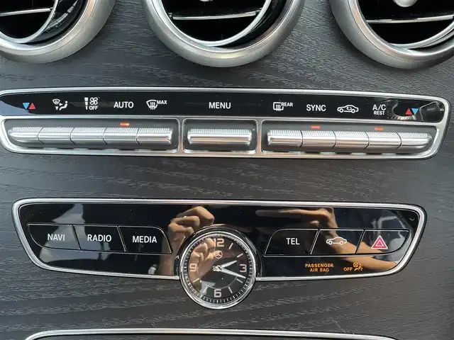 メルセデス・ベンツ Ｃ２２０ｄ ローレウスエディション 滋賀県 2019(令1)年 4.5万km ポーラホワイト 黒革シート/前席シートヒーター/前席パワーシート/レーダーセーフティパッケージ/アクティブブレーキアシスト/ACC/LKA/BSM/衝突軽減ブレーキ/純正ナビ/フルセグTV/BT/USB/バックカメラ/ドラレコ前後/パワーバックドア