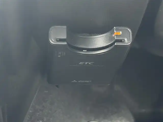 スズキ ジムニー XC 大阪府 2024(令6)年 1.5万km ミディアムグレー 社外ナビ　/　 ＴＶ/CD/DVD/Bluetooth　/バックモニター　/衝突軽減ブレーキ/リアコーナーセンサー　/前席シートヒーター　/スマートルームミラー/クルーズコントロール/レーンキープアシスト　/アイドリングストップ/前方ドライブレコーダー/純正フロアマット/純正16インチアルミホイール/ルーフレール/プッシュスタート　/スマートキー　/ＥＴＣ/ＬＥＤ
