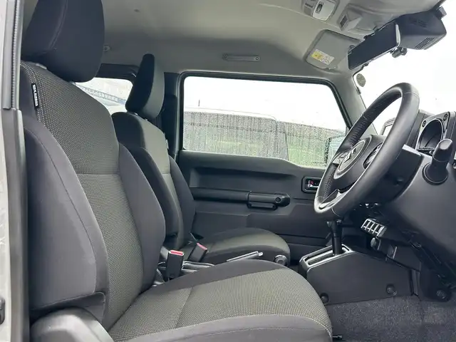 スズキ ジムニー XC 大阪府 2024(令6)年 1.5万km ミディアムグレー 社外ナビ　/　 ＴＶ/CD/DVD/Bluetooth　/バックモニター　/衝突軽減ブレーキ/リアコーナーセンサー　/前席シートヒーター　/スマートルームミラー/クルーズコントロール/レーンキープアシスト　/アイドリングストップ/前方ドライブレコーダー/純正フロアマット/純正16インチアルミホイール/ルーフレール/プッシュスタート　/スマートキー　/ＥＴＣ/ＬＥＤ