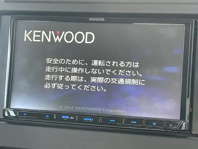 スズキ ジムニー XC 大阪府 2024(令6)年 1.5万km ミディアムグレー 社外ナビ　/　 ＴＶ/CD/DVD/Bluetooth　/バックモニター　/衝突軽減ブレーキ/リアコーナーセンサー　/前席シートヒーター　/スマートルームミラー/クルーズコントロール/レーンキープアシスト　/アイドリングストップ/前方ドライブレコーダー/純正フロアマット/純正16インチアルミホイール/ルーフレール/プッシュスタート　/スマートキー　/ＥＴＣ/ＬＥＤ