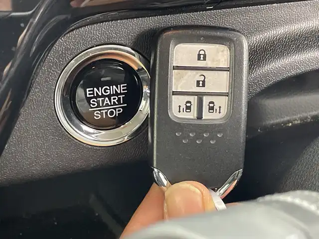 ホンダ ステップワゴン スパーダ ホンダセンシング 群馬県 2018(平30)年 3.2万km プラチナホワイトパール 純正９型ナビ　純正１１．６型後席モニター　アダプティブクルーズコントロール　バックカメラ　レーンキープアシスト　両側パワースライドドア　ＬＥＤヘッドライト　ＥＴＣ２．０　純正アルミホイール　禁煙車
