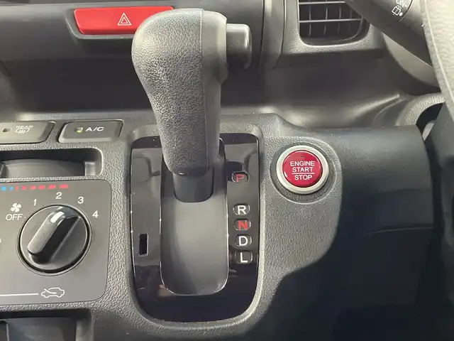 ホンダ Ｎ ＢＯＸ カスタム G 栃木県 2012(平24)年 4.3万km プレミアムホワイトパール 純正オーディオ/（CD/USB/AUX/iPod）/両側スライドドア/禁煙車/オートライト/横滑り防止装置/フォグランプ/スマートキー/プッシュスタート/アイドリングストップ/純正フロアマット/エンジンスターター/サマータイヤ積込