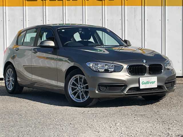 ＢＭＷ １１８ｉ 茨城県 2016(平28)年 1.6万km プラチナシルバー 後期型 /ワンオ-ナ- /パ-キングサポ-トパッケージ /Bカメラ /PDC /純正ナビ /(DVD/Bluetooth/USB/MSV) /ブラックキドニーグリル /オートライト /純正16インチアルミホイール /革巻きステアリングホイール/フロアマット /スペアキー１本/保証書/取扱説明書/禁煙車