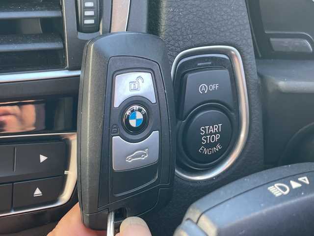 ＢＭＷ １１８ｉ 茨城県 2016(平28)年 1.6万km プラチナシルバー 後期型 /ワンオ-ナ- /パ-キングサポ-トパッケージ /Bカメラ /PDC /純正ナビ /(DVD/Bluetooth/USB/MSV) /ブラックキドニーグリル /オートライト /純正16インチアルミホイール /革巻きステアリングホイール/フロアマット /スペアキー１本/保証書/取扱説明書/禁煙車