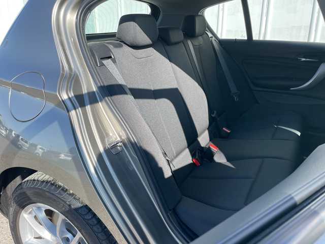 ＢＭＷ １１８ｉ 茨城県 2016(平28)年 1.6万km プラチナシルバー 後期型 /ワンオ-ナ- /パ-キングサポ-トパッケージ /Bカメラ /PDC /純正ナビ /(DVD/Bluetooth/USB/MSV) /ブラックキドニーグリル /オートライト /純正16インチアルミホイール /革巻きステアリングホイール/フロアマット /スペアキー１本/保証書/取扱説明書/禁煙車