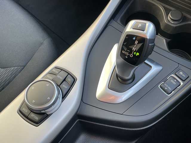 ＢＭＷ １１８ｉ 茨城県 2016(平28)年 1.6万km プラチナシルバー 後期型 /ワンオ-ナ- /パ-キングサポ-トパッケージ /Bカメラ /PDC /純正ナビ /(DVD/Bluetooth/USB/MSV) /ブラックキドニーグリル /オートライト /純正16インチアルミホイール /革巻きステアリングホイール/フロアマット /スペアキー１本/保証書/取扱説明書/禁煙車