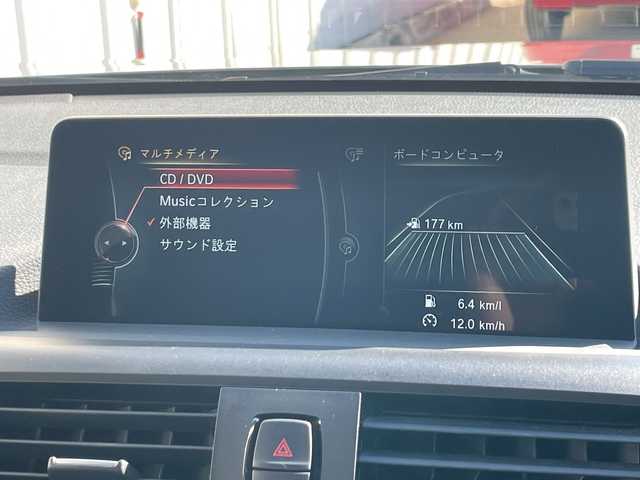 ＢＭＷ １１８ｉ 茨城県 2016(平28)年 1.6万km プラチナシルバー 後期型 /ワンオ-ナ- /パ-キングサポ-トパッケージ /Bカメラ /PDC /純正ナビ /(DVD/Bluetooth/USB/MSV) /ブラックキドニーグリル /オートライト /純正16インチアルミホイール /革巻きステアリングホイール/フロアマット /スペアキー１本/保証書/取扱説明書/禁煙車