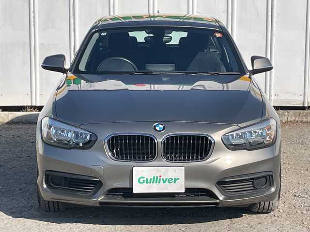 ＢＭＷ １１８ｉ 茨城県 2016(平28)年 1.6万km プラチナシルバー 後期型 /ワンオ-ナ- /パ-キングサポ-トパッケージ /Bカメラ /PDC /純正ナビ /(DVD/Bluetooth/USB/MSV) /ブラックキドニーグリル /オートライト /純正16インチアルミホイール /革巻きステアリングホイール/フロアマット /スペアキー１本/保証書/取扱説明書/禁煙車