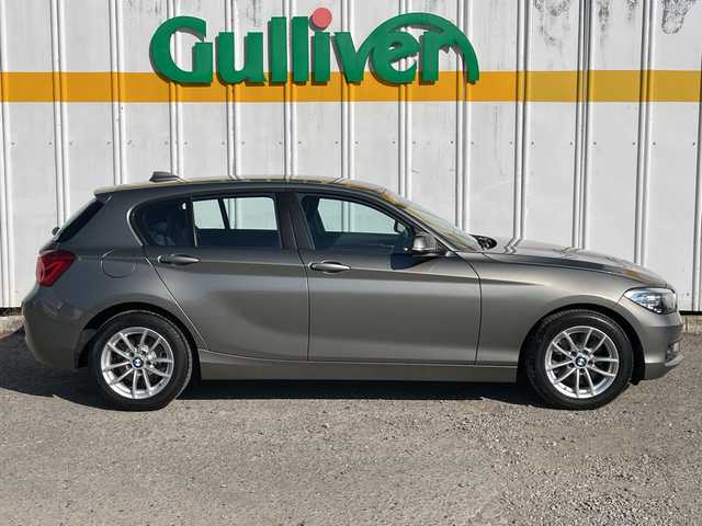 ＢＭＷ １１８ｉ 茨城県 2016(平28)年 1.6万km プラチナシルバー 後期型 /ワンオ-ナ- /パ-キングサポ-トパッケージ /Bカメラ /PDC /純正ナビ /(DVD/Bluetooth/USB/MSV) /ブラックキドニーグリル /オートライト /純正16インチアルミホイール /革巻きステアリングホイール/フロアマット /スペアキー１本/保証書/取扱説明書/禁煙車