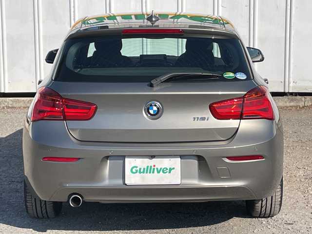 ＢＭＷ １１８ｉ 茨城県 2016(平28)年 1.6万km プラチナシルバー 後期型 /ワンオ-ナ- /パ-キングサポ-トパッケージ /Bカメラ /PDC /純正ナビ /(DVD/Bluetooth/USB/MSV) /ブラックキドニーグリル /オートライト /純正16インチアルミホイール /革巻きステアリングホイール/フロアマット /スペアキー１本/保証書/取扱説明書/禁煙車