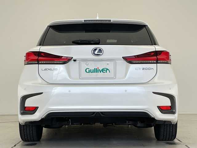 レクサス ＣＴ 200h バージョンC 愛知県 2021(令3)年 1.1万km ソニッククォーツ レクサスセーフティセンス/純正10型ナビ/シートヒーター/バックカメラ/レーダークルーズコントロール/コーナーセンサー/純正アルミホイール/パワーシート/ETC2.0/LEDヘッドライト/パドルシフト/ステアリングヒーター/レーンキープアシスト/オートマチックハイビーム/ドライブレコーダー/ステアリングスイッチ/スマートキー/プッシュスタート