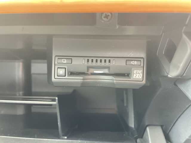 レクサス ＣＴ 200h バージョンC 愛知県 2021(令3)年 1.1万km ソニッククォーツ レクサスセーフティセンス/純正10型ナビ/シートヒーター/バックカメラ/レーダークルーズコントロール/コーナーセンサー/純正アルミホイール/パワーシート/ETC2.0/LEDヘッドライト/パドルシフト/ステアリングヒーター/レーンキープアシスト/オートマチックハイビーム/ドライブレコーダー/ステアリングスイッチ/スマートキー/プッシュスタート