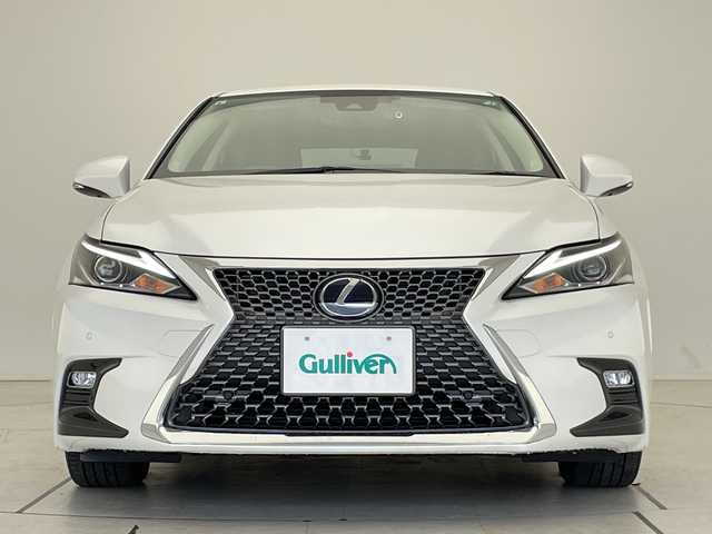 レクサス ＣＴ 200h バージョンC 愛知県 2021(令3)年 1.1万km ソニッククォーツ レクサスセーフティセンス/純正10型ナビ/シートヒーター/バックカメラ/レーダークルーズコントロール/コーナーセンサー/純正アルミホイール/パワーシート/ETC2.0/LEDヘッドライト/パドルシフト/ステアリングヒーター/レーンキープアシスト/オートマチックハイビーム/ドライブレコーダー/ステアリングスイッチ/スマートキー/プッシュスタート