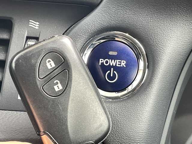 レクサス ＣＴ 200h バージョンC 愛知県 2021(令3)年 1.1万km ソニッククォーツ レクサスセーフティセンス/純正10型ナビ/シートヒーター/バックカメラ/レーダークルーズコントロール/コーナーセンサー/純正アルミホイール/パワーシート/ETC2.0/LEDヘッドライト/パドルシフト/ステアリングヒーター/レーンキープアシスト/オートマチックハイビーム/ドライブレコーダー/ステアリングスイッチ/スマートキー/プッシュスタート