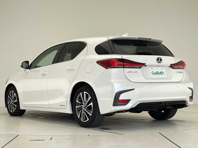 レクサス ＣＴ 200h バージョンC 愛知県 2021(令3)年 1.1万km ソニッククォーツ レクサスセーフティセンス/純正10型ナビ/シートヒーター/バックカメラ/レーダークルーズコントロール/コーナーセンサー/純正アルミホイール/パワーシート/ETC2.0/LEDヘッドライト/パドルシフト/ステアリングヒーター/レーンキープアシスト/オートマチックハイビーム/ドライブレコーダー/ステアリングスイッチ/スマートキー/プッシュスタート