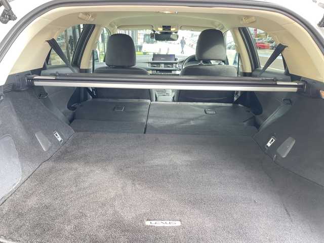 レクサス ＣＴ 200h バージョンC 愛知県 2021(令3)年 1.1万km ソニッククォーツ レクサスセーフティセンス/純正10型ナビ/シートヒーター/バックカメラ/レーダークルーズコントロール/コーナーセンサー/純正アルミホイール/パワーシート/ETC2.0/LEDヘッドライト/パドルシフト/ステアリングヒーター/レーンキープアシスト/オートマチックハイビーム/ドライブレコーダー/ステアリングスイッチ/スマートキー/プッシュスタート