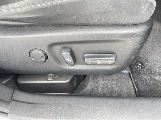 レクサス ＣＴ 200h バージョンC 愛知県 2021(令3)年 1.1万km ソニッククォーツ レクサスセーフティセンス/純正10型ナビ/シートヒーター/バックカメラ/レーダークルーズコントロール/コーナーセンサー/純正アルミホイール/パワーシート/ETC2.0/LEDヘッドライト/パドルシフト/ステアリングヒーター/レーンキープアシスト/オートマチックハイビーム/ドライブレコーダー/ステアリングスイッチ/スマートキー/プッシュスタート