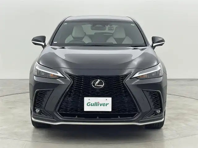 レクサス ＮＸ 350h Fスポーツ 福岡県 2022(令4)年 4.6万km グラファイトブラックガラスフレーク ワンオーナー　/純正１４型ＤＡナビ/フルセグTV　/全方位カメラ　/ビルトインETC２．０　/レクサスチームメイト　/セーフティシステム＋Ａ　/レーダークルーズコントロール　/コーナーセンサー　/衝突軽減ブレーキ　/レーンキープ　/アクセル踏み間違い防止　/ＢＳＭ　/パーキングアシスト　/パドルシフト　/ヘッドアップディスプレイ　/シートメモリー付きパワーシート　/白黒ツートンレザー　/シートベンチレーション／ヒーター　/ステアリングヒーター　/パワーバックドア　/純正２０インチアルミホイール