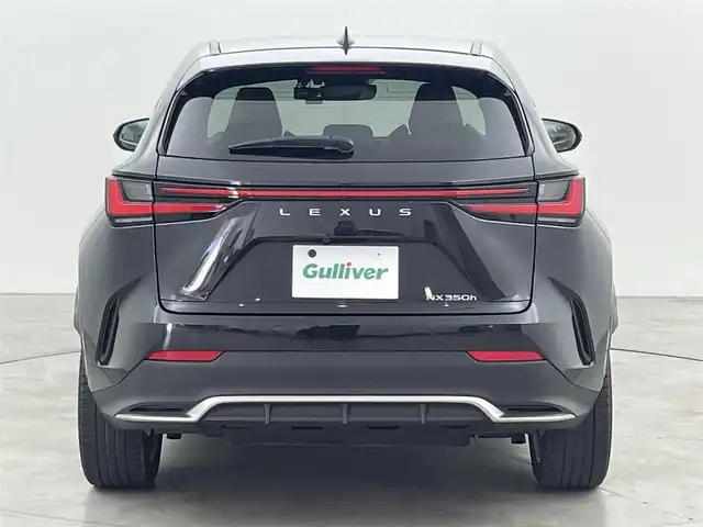 レクサス ＮＸ 350h Fスポーツ 福岡県 2022(令4)年 4.6万km グラファイトブラックガラスフレーク ワンオーナー　/純正１４型ＤＡナビ/フルセグTV　/全方位カメラ　/ビルトインETC２．０　/レクサスチームメイト　/セーフティシステム＋Ａ　/レーダークルーズコントロール　/コーナーセンサー　/衝突軽減ブレーキ　/レーンキープ　/アクセル踏み間違い防止　/ＢＳＭ　/パーキングアシスト　/パドルシフト　/ヘッドアップディスプレイ　/シートメモリー付きパワーシート　/白黒ツートンレザー　/シートベンチレーション／ヒーター　/ステアリングヒーター　/パワーバックドア　/純正２０インチアルミホイール