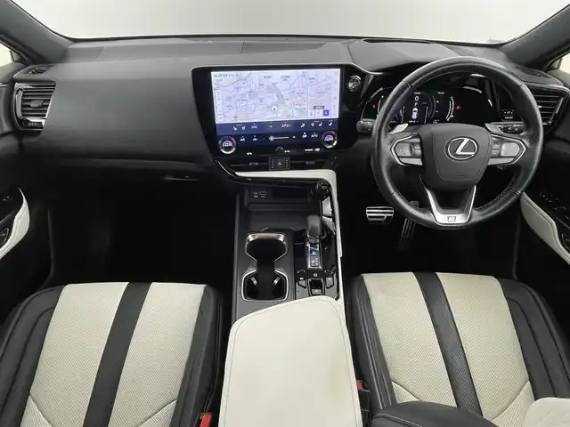 レクサス ＮＸ 350h Fスポーツ 福岡県 2022(令4)年 4.6万km グラファイトブラックガラスフレーク ワンオーナー　/純正１４型ＤＡナビ/フルセグTV　/全方位カメラ　/ビルトインETC２．０　/レクサスチームメイト　/セーフティシステム＋Ａ　/レーダークルーズコントロール　/コーナーセンサー　/衝突軽減ブレーキ　/レーンキープ　/アクセル踏み間違い防止　/ＢＳＭ　/パーキングアシスト　/パドルシフト　/ヘッドアップディスプレイ　/シートメモリー付きパワーシート　/白黒ツートンレザー　/シートベンチレーション／ヒーター　/ステアリングヒーター　/パワーバックドア　/純正２０インチアルミホイール