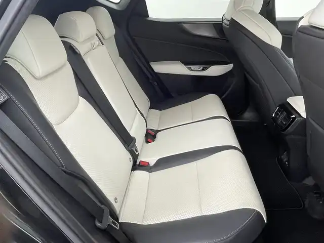 レクサス ＮＸ 350h Fスポーツ 福岡県 2022(令4)年 4.6万km グラファイトブラックガラスフレーク ワンオーナー　/純正１４型ＤＡナビ/フルセグTV　/全方位カメラ　/ビルトインETC２．０　/レクサスチームメイト　/セーフティシステム＋Ａ　/レーダークルーズコントロール　/コーナーセンサー　/衝突軽減ブレーキ　/レーンキープ　/アクセル踏み間違い防止　/ＢＳＭ　/パーキングアシスト　/パドルシフト　/ヘッドアップディスプレイ　/シートメモリー付きパワーシート　/白黒ツートンレザー　/シートベンチレーション／ヒーター　/ステアリングヒーター　/パワーバックドア　/純正２０インチアルミホイール