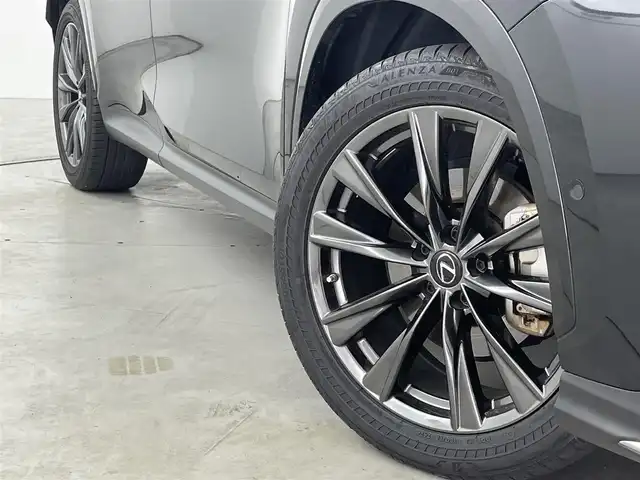 レクサス ＮＸ 350h Fスポーツ 福岡県 2022(令4)年 4.6万km グラファイトブラックガラスフレーク ワンオーナー　/純正１４型ＤＡナビ/フルセグTV　/全方位カメラ　/ビルトインETC２．０　/レクサスチームメイト　/セーフティシステム＋Ａ　/レーダークルーズコントロール　/コーナーセンサー　/衝突軽減ブレーキ　/レーンキープ　/アクセル踏み間違い防止　/ＢＳＭ　/パーキングアシスト　/パドルシフト　/ヘッドアップディスプレイ　/シートメモリー付きパワーシート　/白黒ツートンレザー　/シートベンチレーション／ヒーター　/ステアリングヒーター　/パワーバックドア　/純正２０インチアルミホイール