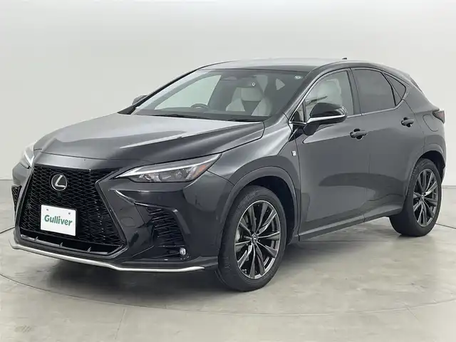 レクサス ＮＸ 350h Fスポーツ 福岡県 2022(令4)年 4.6万km グラファイトブラックガラスフレーク ワンオーナー　/純正１４型ＤＡナビ/フルセグTV　/全方位カメラ　/ビルトインETC２．０　/レクサスチームメイト　/セーフティシステム＋Ａ　/レーダークルーズコントロール　/コーナーセンサー　/衝突軽減ブレーキ　/レーンキープ　/アクセル踏み間違い防止　/ＢＳＭ　/パーキングアシスト　/パドルシフト　/ヘッドアップディスプレイ　/シートメモリー付きパワーシート　/白黒ツートンレザー　/シートベンチレーション／ヒーター　/ステアリングヒーター　/パワーバックドア　/純正２０インチアルミホイール