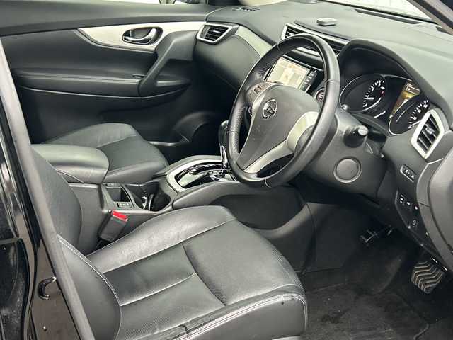 日産 エクストレイル モード・プレミア オーテック30th 愛媛県 2017(平29)年 5.2万km ダイヤモンドブラック 純正ナビ/Bluetooth/SD/ワンセグ/バックカメラ/パワーバックドア/レザーシート/前席シートヒーター/ドライブレコーダー前のみ/社外18インチAW/ETC/オートLEDヘッドライト/プッシュスタート/アイドリングストップ/純正フロアマット