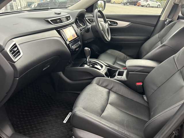 日産 エクストレイル モード・プレミア オーテック30th 愛媛県 2017(平29)年 5.2万km ダイヤモンドブラック 純正ナビ/Bluetooth/SD/ワンセグ/バックカメラ/パワーバックドア/レザーシート/前席シートヒーター/ドライブレコーダー前のみ/社外18インチAW/ETC/オートLEDヘッドライト/プッシュスタート/アイドリングストップ/純正フロアマット